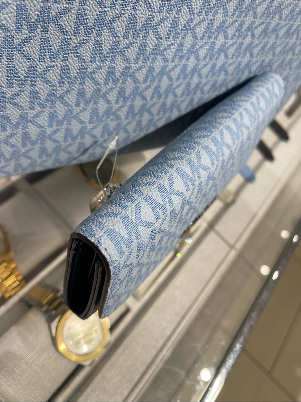 Michael Kors Jet Set Trvl Signature Logo Tri-Fold Wallet Trifold 
Pale Ocean
NWT - Picture 15 of 16